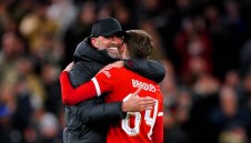 Клоп се скъса да хвали младок след обрата