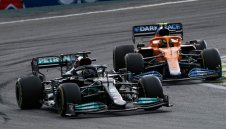 Брилянтна победа! Люис срази Макс и върна интригата във Формула 1