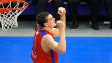 Руснак стана съотборник на ЛеБрон