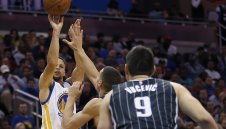 Феноменален Къри – 10 тройки и 51 точки