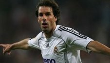 Вече е факт: Ван Нистелрой остава в Реал до 2010 година