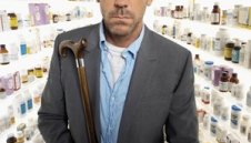 Смях! Д-р Хаус учи младежи как да симулират за дузпа + ВИДЕО