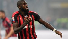 Милан пробва да задържи Бакайоко