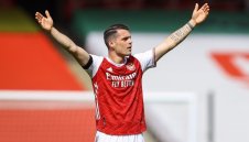 Ще изпадне ли Арсенал? Гранит Джака не мисли така