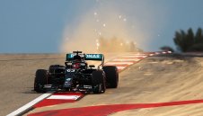 Ръсел започна ударно на мястото на Люис