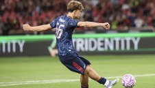 Гьокереш дебютира, но Арсенал получи две кошмарни новини