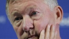 Мениджърът на Болтън против нападките срещу Фърги