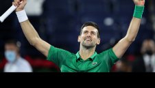 Новак Джокович се върна с победа