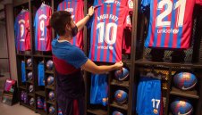 Барса и голям концерн имат странна любовна връзка