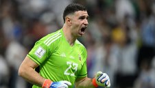 Eмери ще говори с хулигана Емилиано, но и призова за разбиране