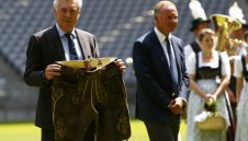 Карлето стана личен шофьор на Румениге + ВИДЕО