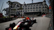 Дани Рикардо отнесе конкуренцията в Монако