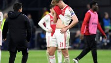 Де Йонг плаче и за Барса: Бяха толкова близо до требъл...