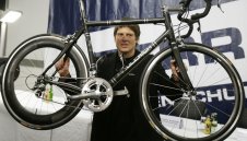 Ян Улрих помете две коли в Швейцария