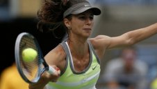 Пиронкова се свлече с две места