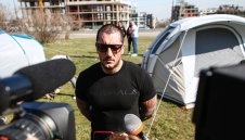 "Кюстендилеца" разката Боби, Гонзо и БФС: На лъжата краката са къси, а чашата - пълна