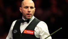 Джо Пери призна за 193 залога, но мина между капките