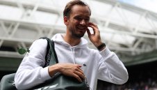 Медведев с важно сефте на Уимбълдън