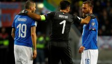 Страхотен скандал взривил Италия в решаващите минути на баража + ВИДЕО