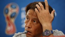 Мъж на честта: Селекционерът на Япония си направи душевно сепуко + ГАЛЕРИЯ