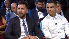 Роналдо отсвири ФИФА и Лео Меси, чете книга на дивана + СНИМКА