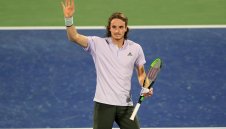 Циципас не даде никакви шансове на Евънс и е на финал в Дубай