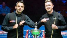 Ракетата е на 8 фрейма от шеста световна титла