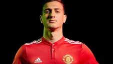 ОФИЦИАЛНО: Най-добрият млад краен защитник е при Червените дяволи