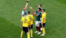 Мексиканец счупи рекорда за най-бърз жълт картон на световни