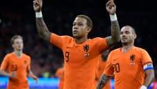 Холандия изпрати Снайдер с 2:1 над Перу