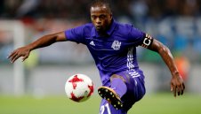 УЕФА наказа Евра за ритник в главата на фен