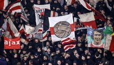 Аякс връща пари на феновете си заради издънката