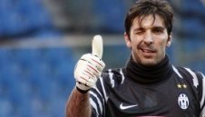 Буфон навърши 33 години