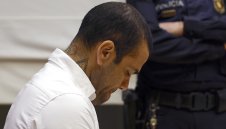 Ще лежи! Осъдиха Дани Алвеш на 4 години и половина затвор