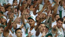 Камъните падат: Фенове на Палмейрас потрошиха клубния автобус