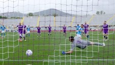 Флоренция празнува, Юве трепери: Наполи тресна Фиорентина