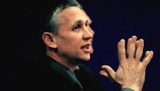 Линекер за Блатер: Дяволът не иска да го вземе