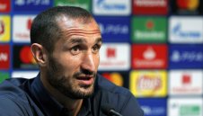 Киелини се отказа от футбола, прибра се да гледа Юве - Рома (ВИДЕО)