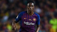 Евертън се приближава до Мина