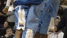 Айвърсън носи победа на Денвър в последната секунда