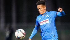 Звезда на Левски движи с шина, возят го на колело