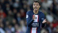 Милан спасява нападател от ПСЖ