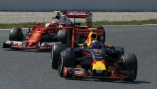 Сензационна победа за Верстапен след гафа на Мерцедес!