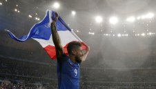 Жиру пропуска мача с Германия?