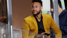 Неймар ще липсва на Бразилия на финала