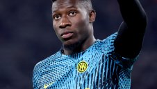 Онана отлетя за Острова, минава прегледи днес