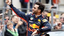 Дани Рикардо не мисли за раздяла с Ред Бул