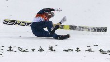 Японец се преби на ски-скока