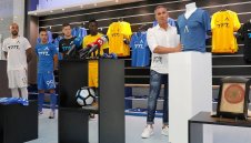 Завръщане към корените: Левски представи новите екипи + ВИДЕО и СНИМКИ