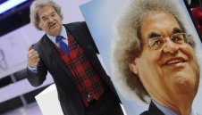 Хьонес се връща на бял кон през ноември